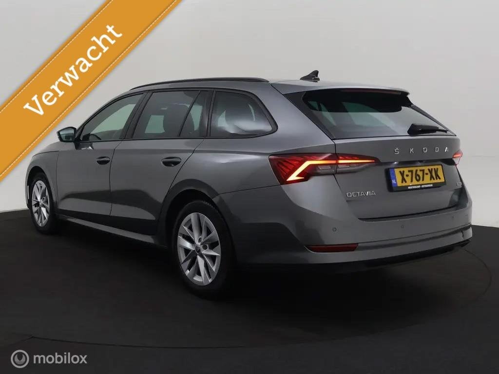 Skoda Octavia 1.5 e-TSI Automaat Virtual Camera CarPlay Stoe, Auto's, Dealer onderhouden, Stof, 4 cilinders, 150 pk