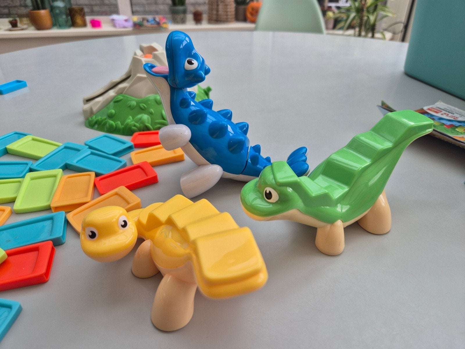 Dino domino met leuke en uitdagende dino-onderdelen!, Ophalen of Verzenden