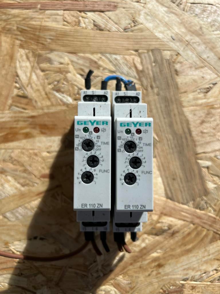 2x Geyer MULTI RELAIS 230V ER110 ZN - Tijdrelais, Ophalen of Verzenden, Gebruikt, Overige typen