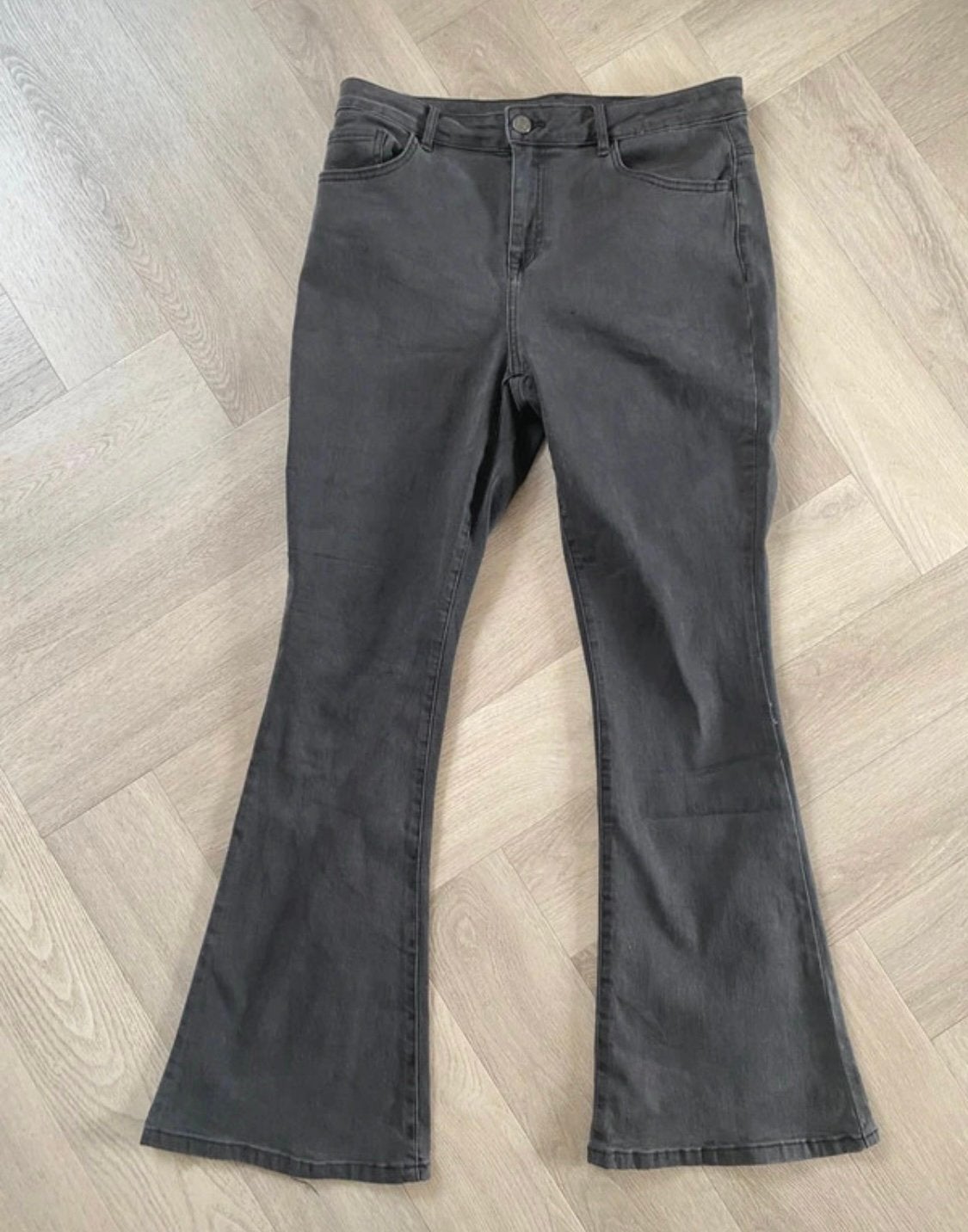 Flared Jeans Vila maat XL, Ophalen of Verzenden, Zo goed als nieuw, Grijs, W33 - W36 (confectie 42/44)
