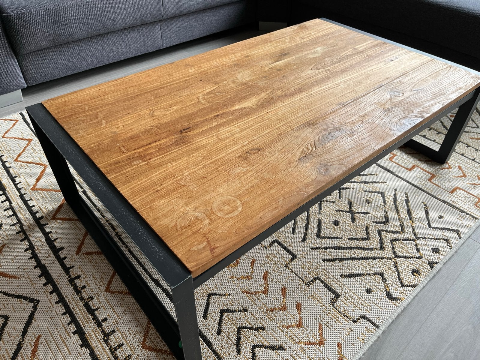 Salontafel met houten blad en metalen frame, Ophalen, 50 – 75, Gebruikt, 100 tot 150 cm