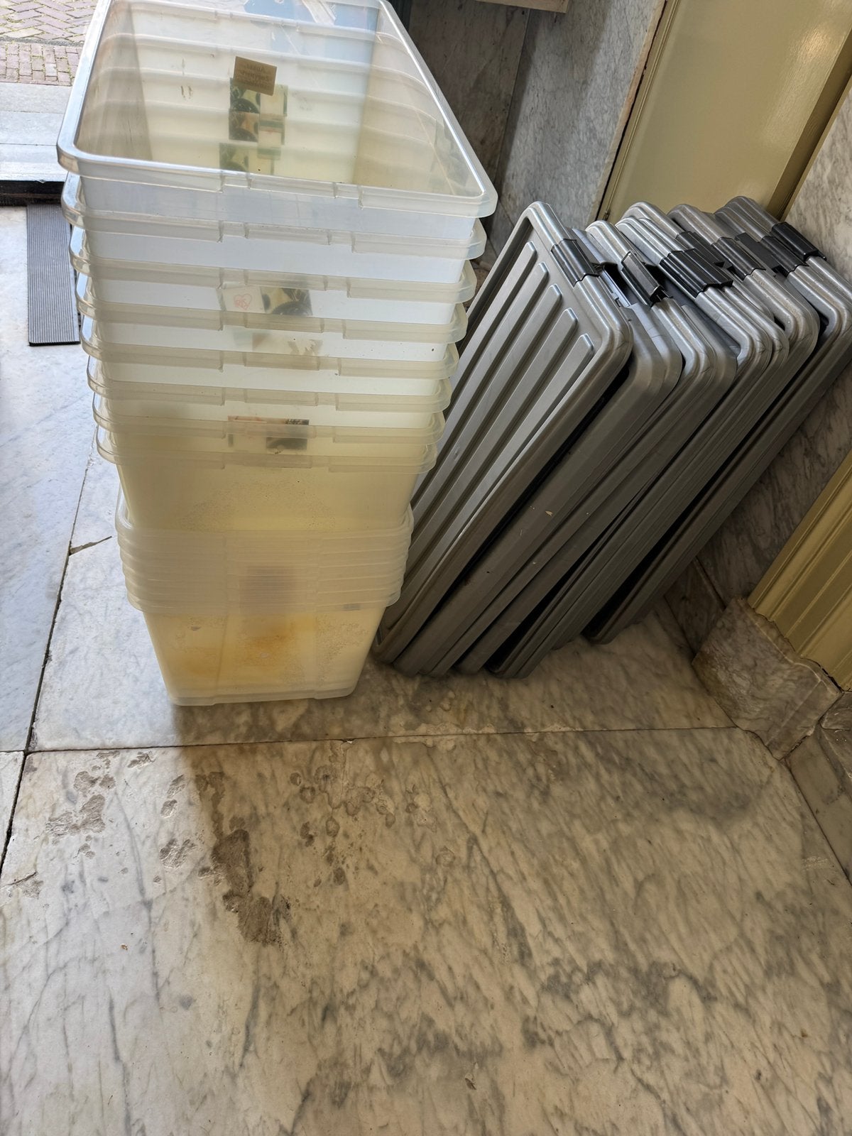 Opbergboxen (8 stuks) op wieltjes met deksel 80 liter, Ophalen, 40 tot 60 cm, 50 tot 75 cm, Zo goed als nieuw