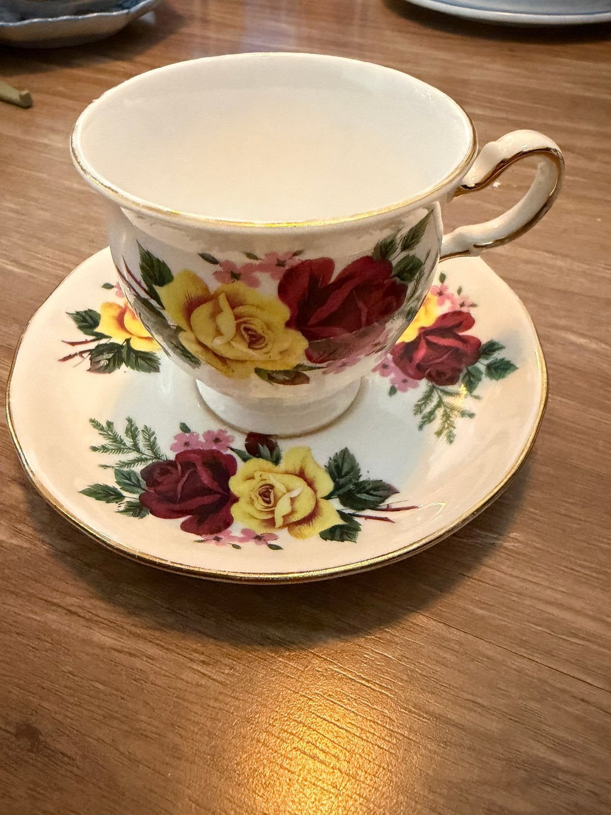 Set van 4 Queen Anne theekopjes met bloemmotief, Antiek en Kunst, Ophalen