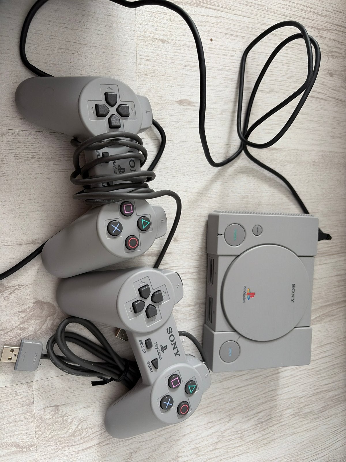 Sony PlayStation Classic met 2 controllers, Spelcomputers en Games, Ophalen, Gebruikt, Met 2 controllers