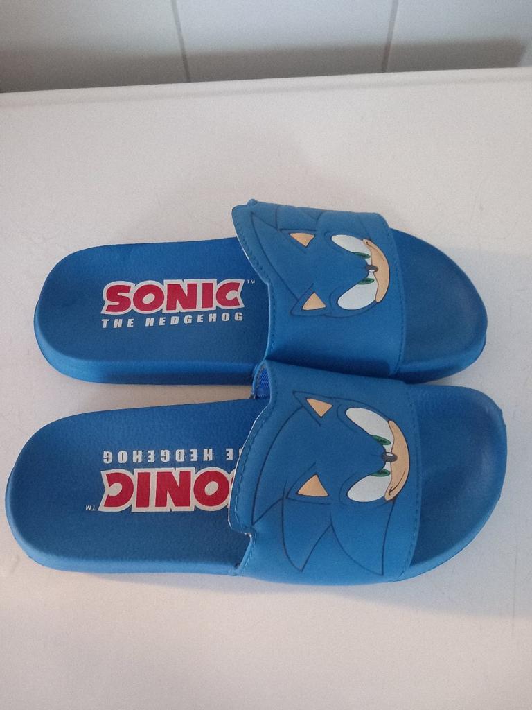 Sonic badslippers mt 32/33 (Nijmegen oost), Ophalen of Verzenden, Gebruikt, Jongen of Meisje