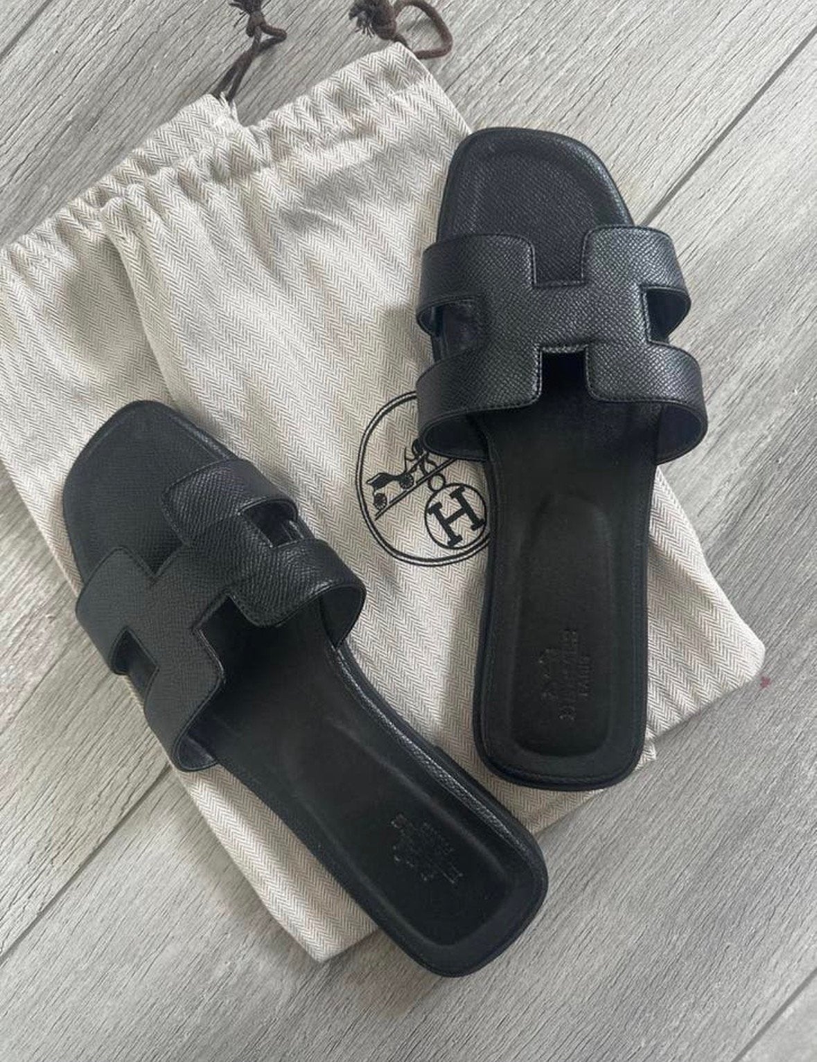 Hermès Oran sandalen zwart, maat 38, Kleding | Dames, Ophalen of Verzenden, Nieuw, Zwart, Slippers