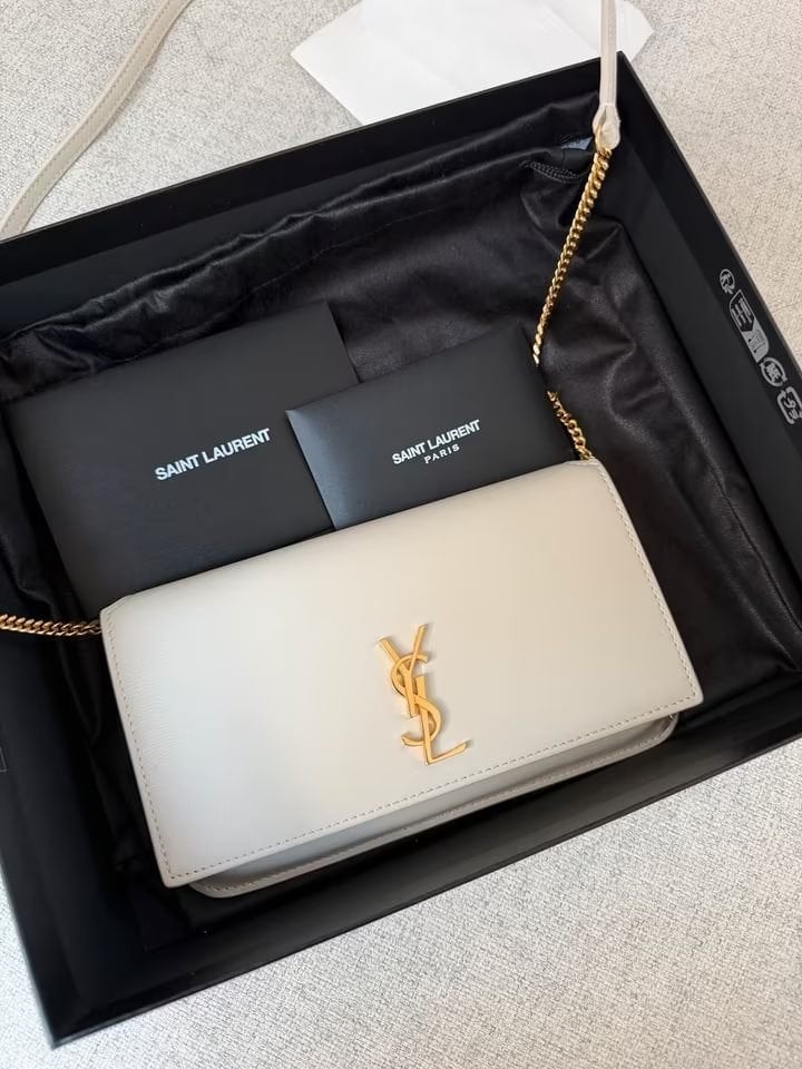 YSL Saint Laurent Cassandra crossbodytas beige, Ophalen of Verzenden, Zo goed als nieuw, Beige, Handtas