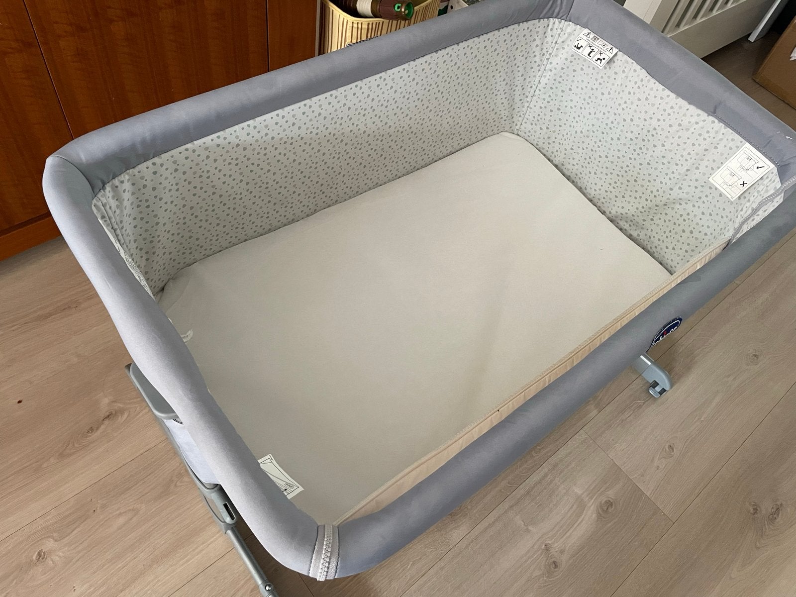 Chicco Next2Me Dream Co-sleeper grijs met 2 overtrekjes, Kinderen en Baby's, Babywiegjes en Ledikanten, Zo goed als nieuw, Wieg