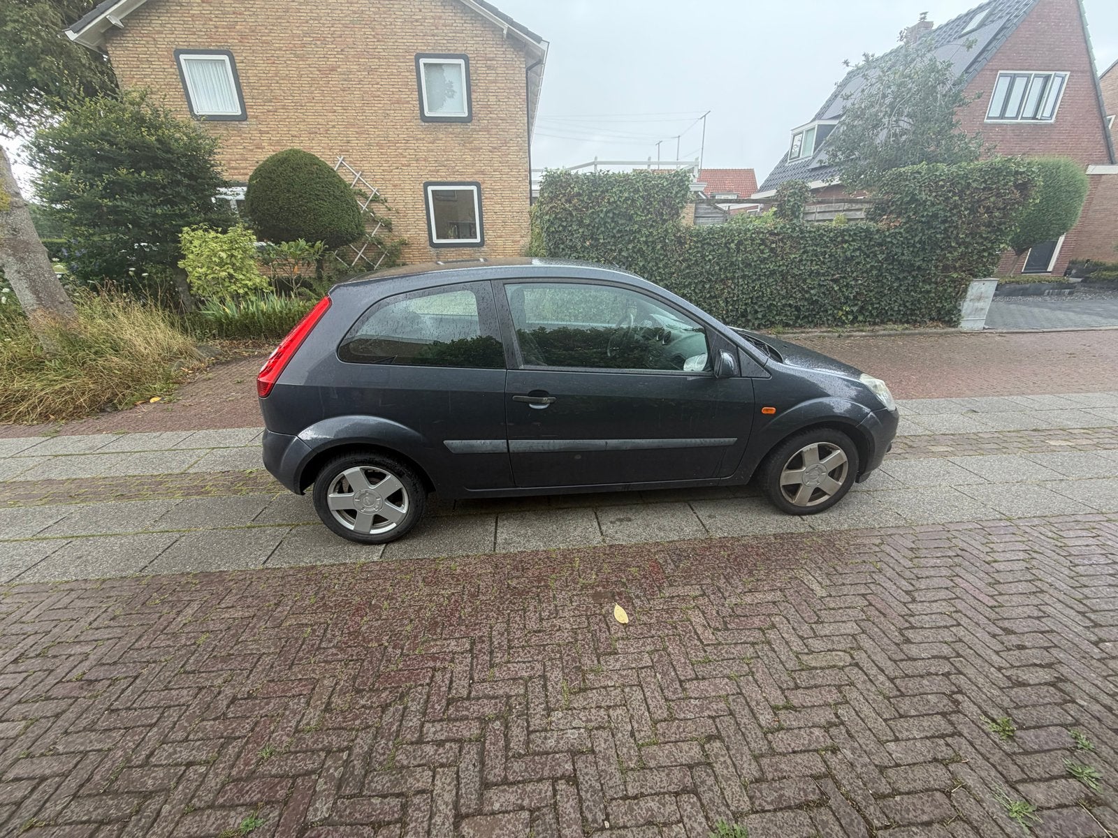 Ford Fiësta 1.3 8V 3DR 2006 Grijs, Auto's, 1299 cc, 40 €/maand, 4 cilinders, Origineel Nederlands