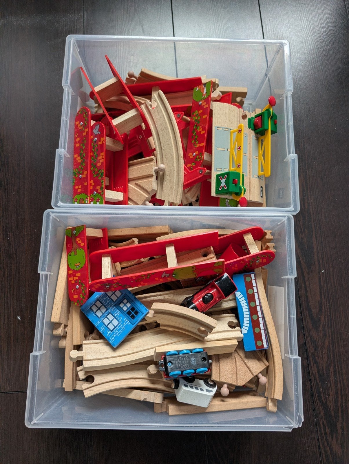 Grote partij houten treinrails en treintjes (Hape, Thomas), Ophalen of Verzenden, Zo goed als nieuw