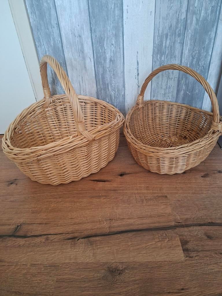Set van 2 rieten manden - Ovaal €15+€7,50, Gebruikt, Mand, Ophalen of Verzenden, Riet
