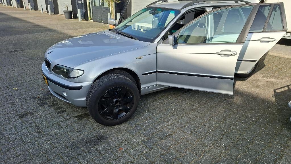 Set Winterbanden op velg (zwart) voor BMW E46, Auto's, 1250 kg, 4 cilinders, 1796 cc, Handgeschakeld