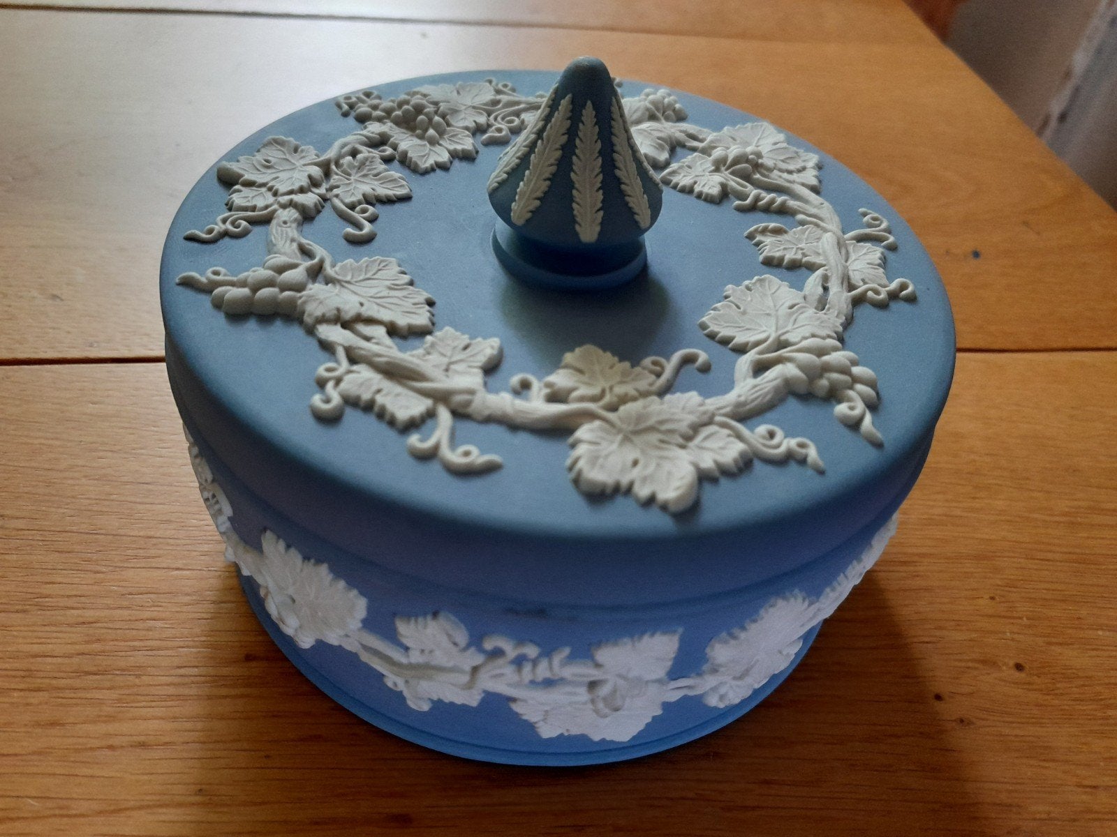 Wedgwood Jasperware doosje 12cm, Antiek en Kunst, Ophalen of Verzenden