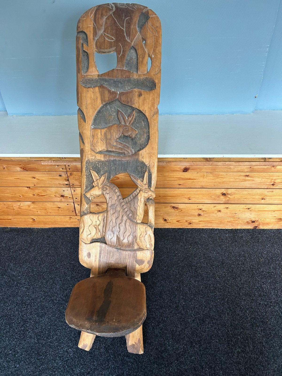 Unieke handgesneden houten stoel met dierenmotieven, Ophalen, Gebruikt, Zuid afrikaans handsnijwerk, Eén