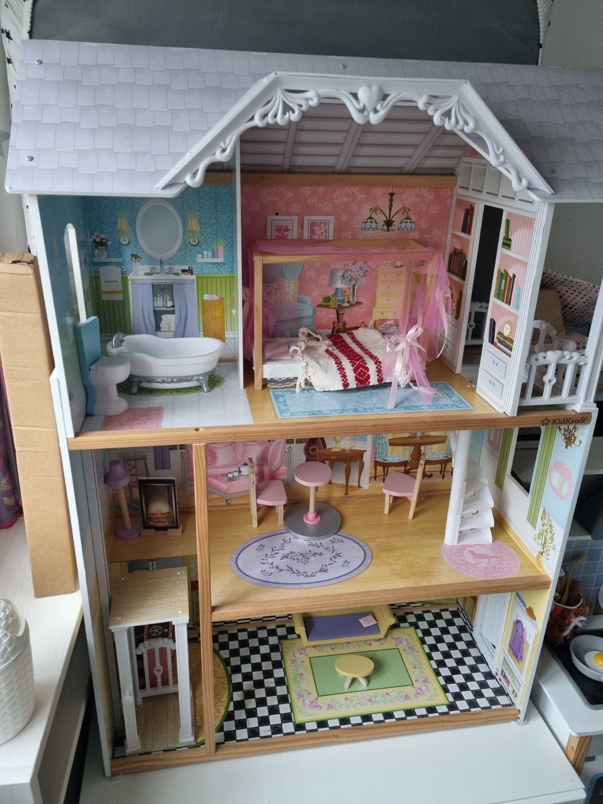 Nieuw Groot houten poppenhuis met meubels en accessoires, Ophalen, Nieuw, Poppenhuis
