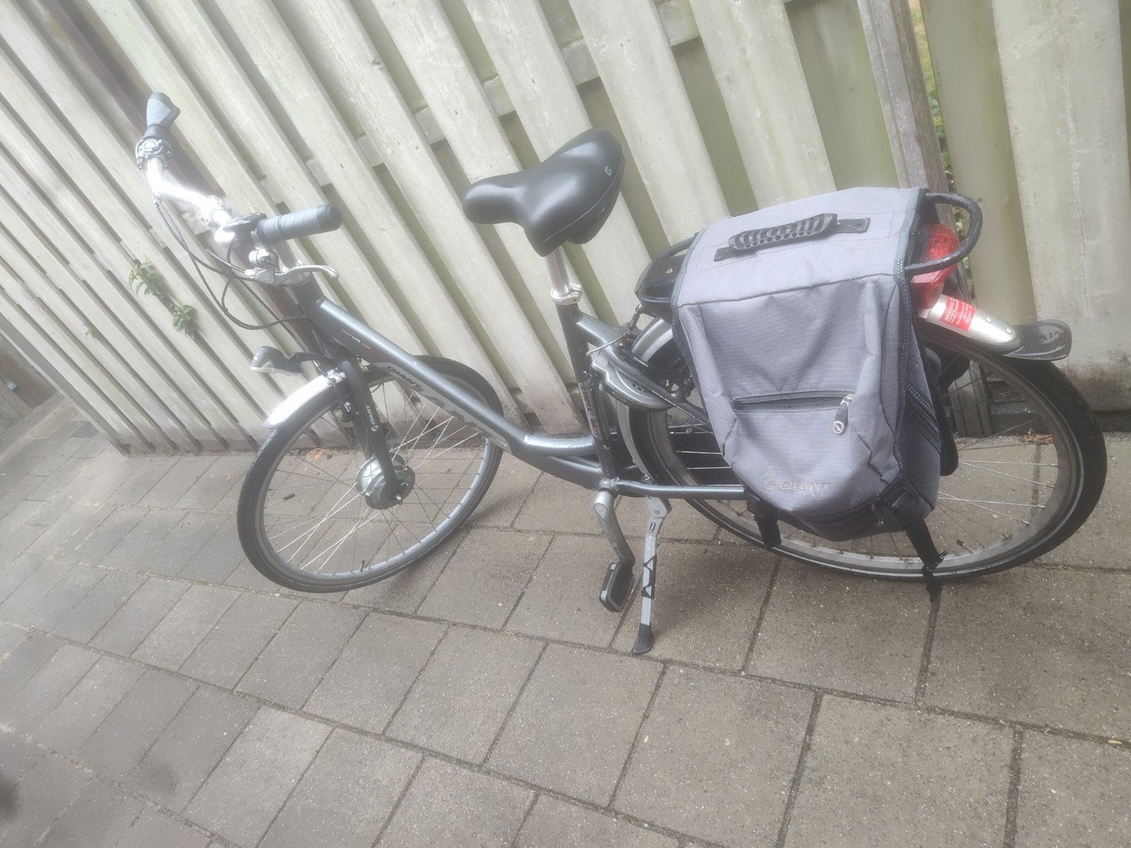 Elektrische fiets met oplader en fietstas, Ophalen, Gebruikt