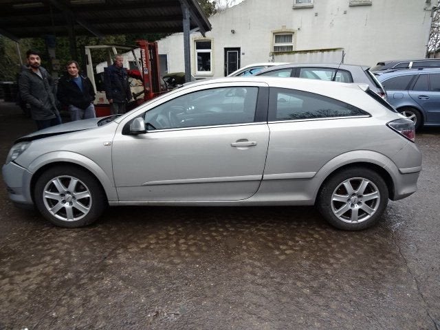 Opel Astra H GTC 1.9 CDTI 105 kw bj 2007 6 gang voor demonta, Gebruikt, -, -, Opel