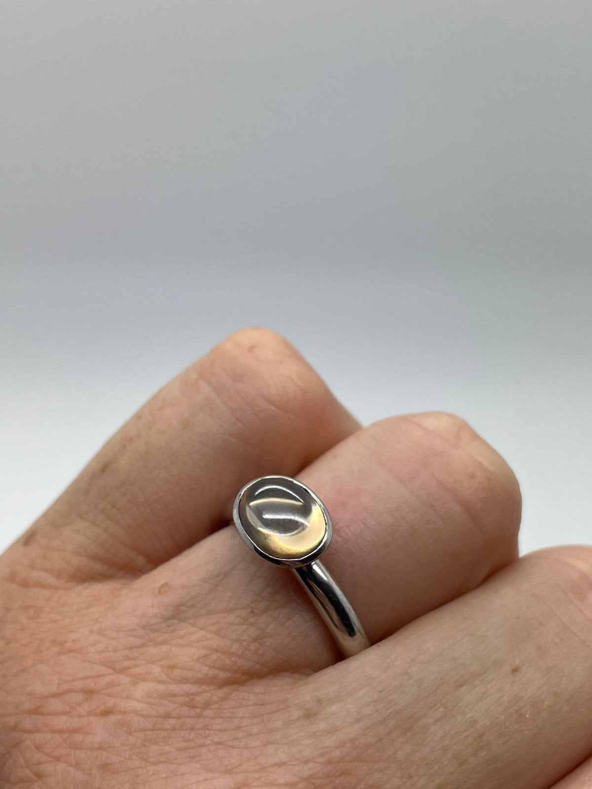 E770 Prachtige zilveren ring met ovale steen maat 17,75, Ophalen of Verzenden, X, Dame, Zilver