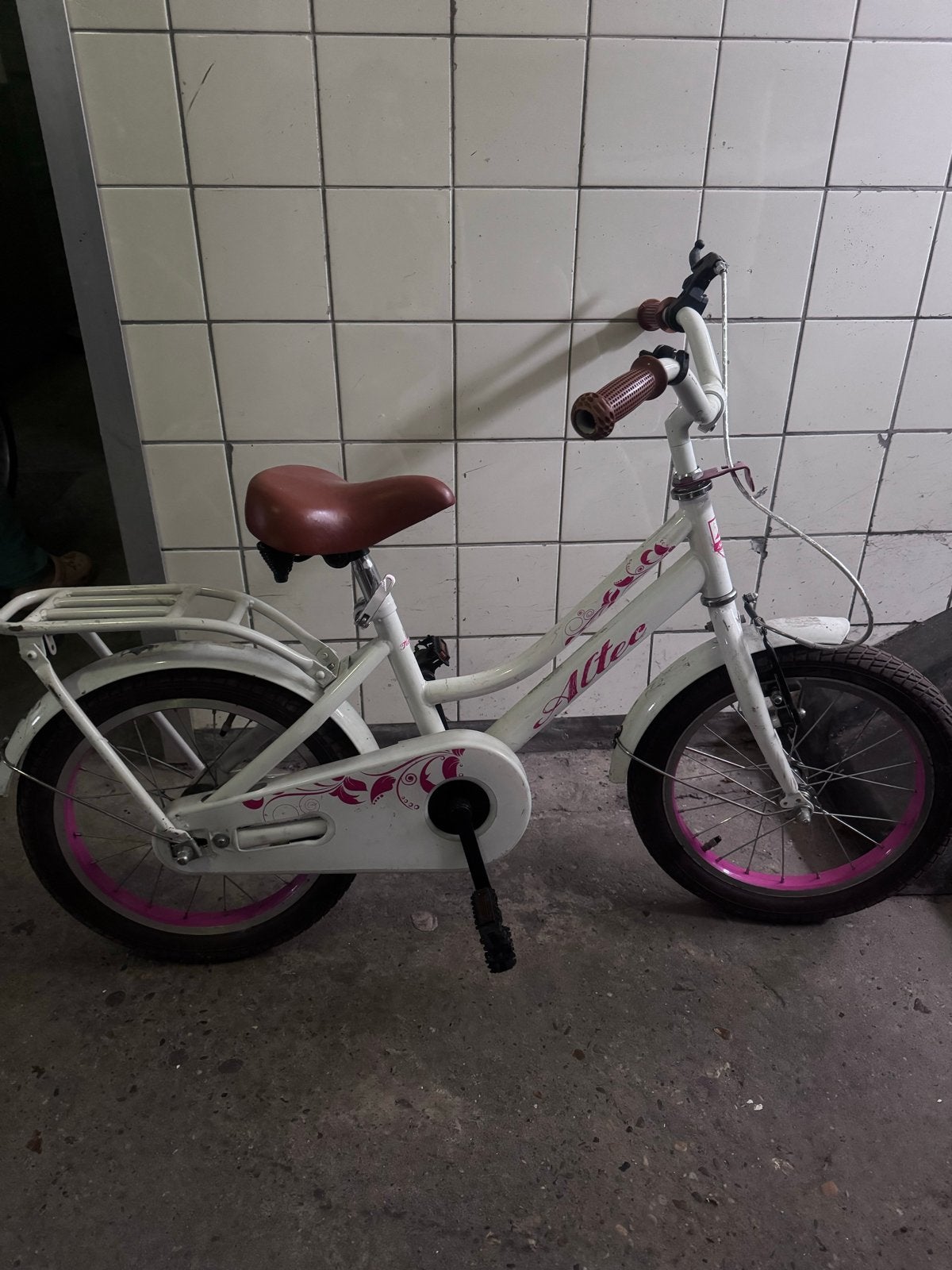 Twee kinderfietsen: Altec en K3, 16-20 inch, Ophalen, Gebruikt, Terugtraprem, 16 tot 20 inch