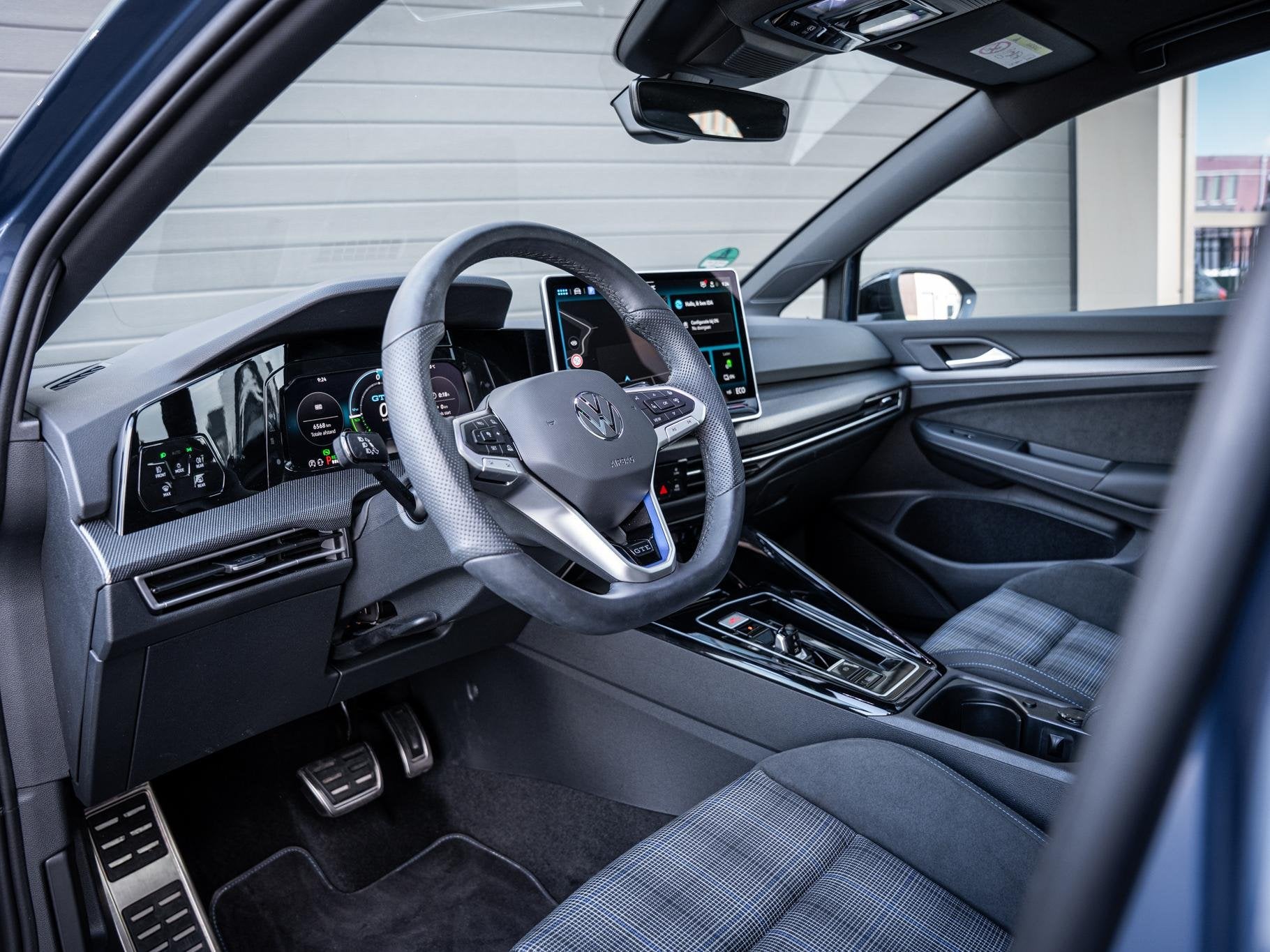 Volkswagen Golf 8.5 1.5 eHybrid GTE - Pano l HUD l Trekhaak, Auto's, Volkswagen, Euro 6, 4 cilinders, 26 kWh, 1700 kg