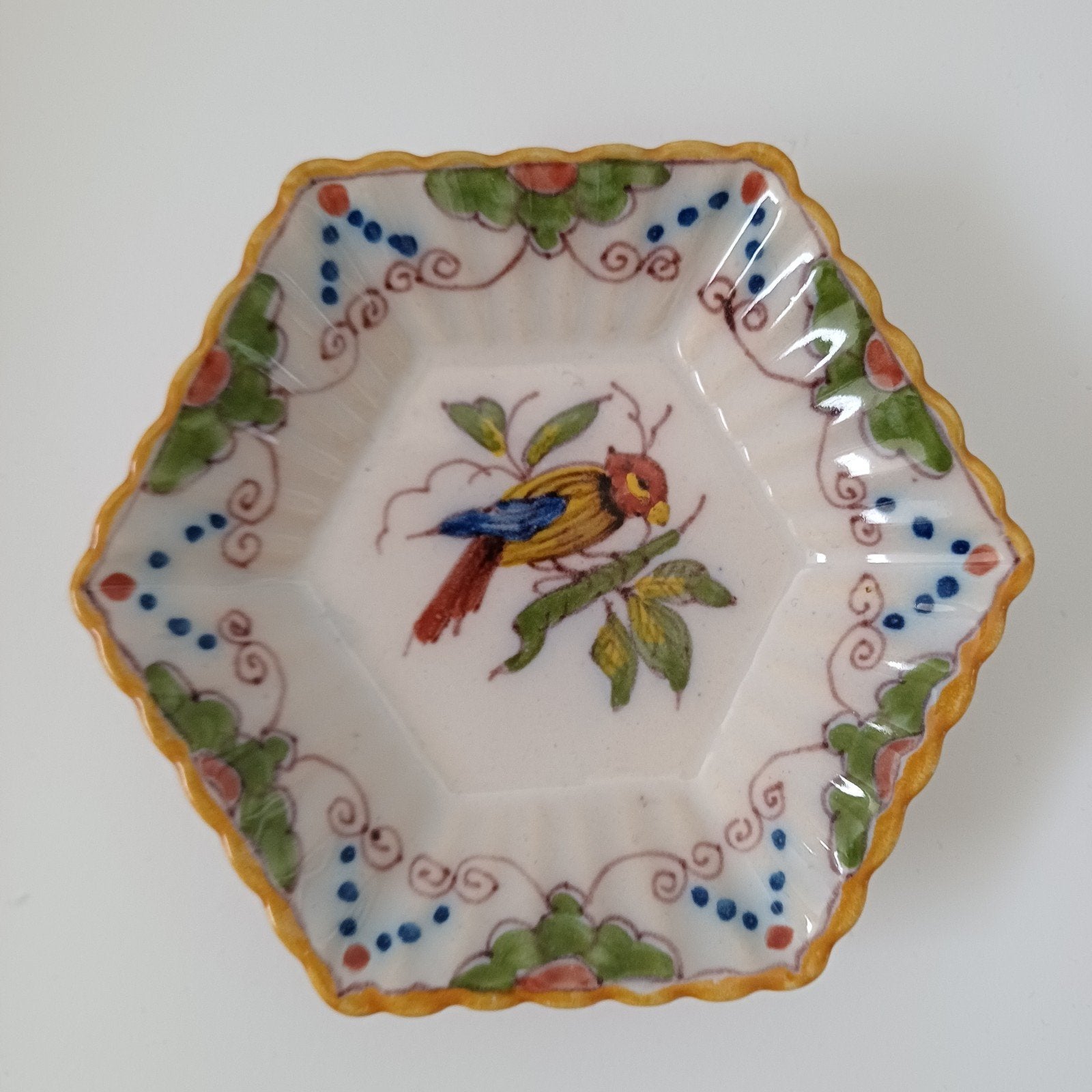 Makkum Aardewerk Schoteltje met Vogeldecoratie, Ophalen of Verzenden