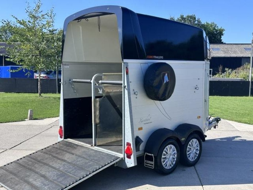 Humbaur VOL aluminium zadelkamer 2 paards, Dieren en Toebehoren, Paarden en Pony's | Trailers en Aanhangwagens, Gebruikt, Aluminium