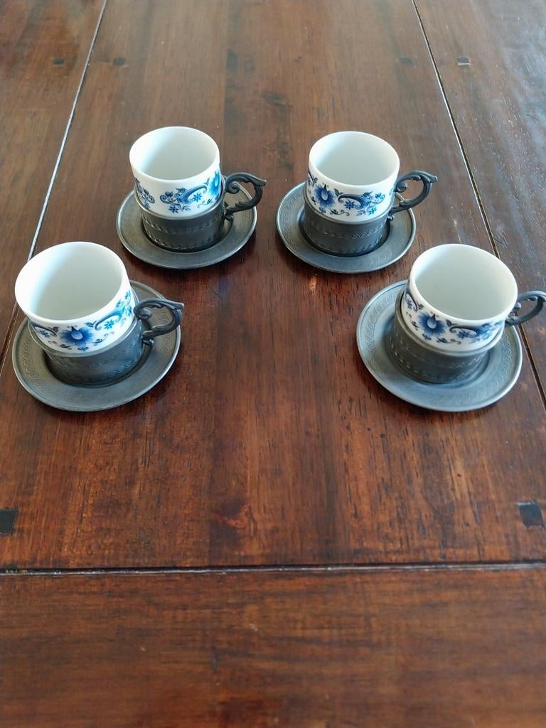 4 Espresso kopjes met tinnen omhulsel en schotel (95% Tin), Ophalen of Verzenden
