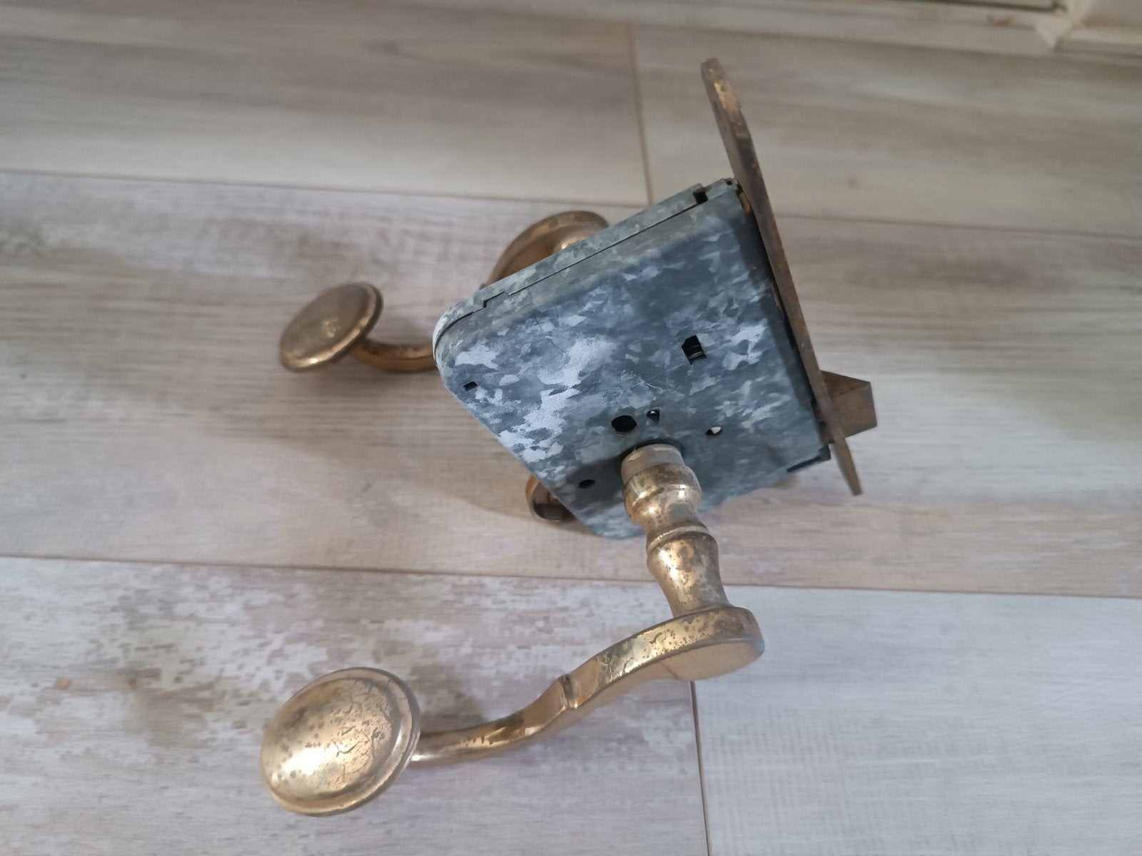 Antiek deurslot met messing klinken, Antiek en Kunst, Ophalen of Verzenden