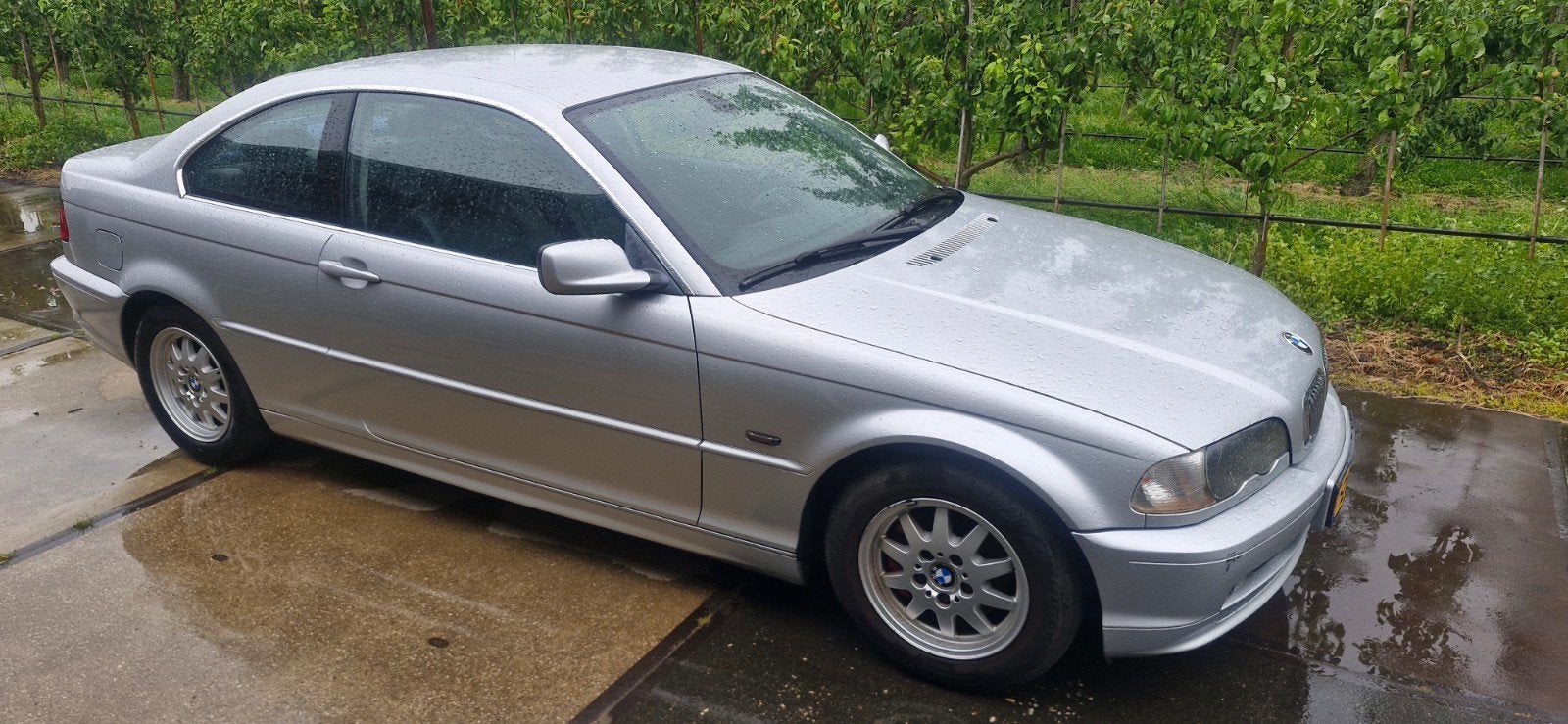 BMW 3-Serie 2.2 CI 320 Coupe 2002 Grijs handgeschakeld 6 cil, 2171 cc, Achterwielaandrijving, Zwart, 75 €/maand
