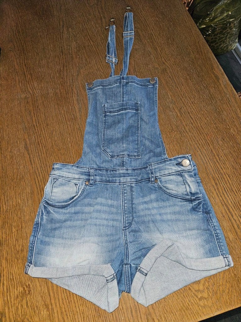 Leuke denim tuinbroek short voor meisjes maat 164, Ophalen of Verzenden, Zo goed als nieuw, Meisje, Broek