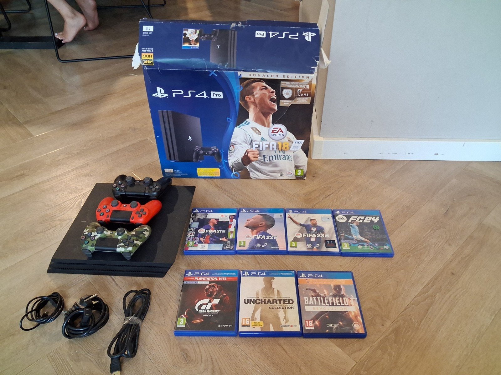 PS4 Pro 1TB met 3 controllers en 8 games, Spelcomputers en Games, Spelcomputers | Sony PlayStation 4, Ophalen, 1 TB, Pro, Met 3 controllers of meer