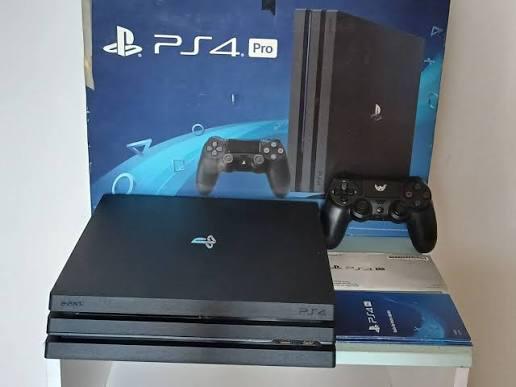 Ps4 pro, Spelcomputers en Games, Spelcomputers | Sony PlayStation 4, Met games, Met 2 controllers, Ophalen of Verzenden, Zo goed als nieuw