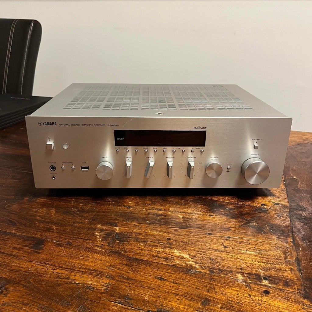 Yamaha R-N803D zilver receiver/dac/streamer (occasion), Audio, Tv en Foto, Gebruikt, =, Ophalen of Verzenden, 60 tot 120 watt