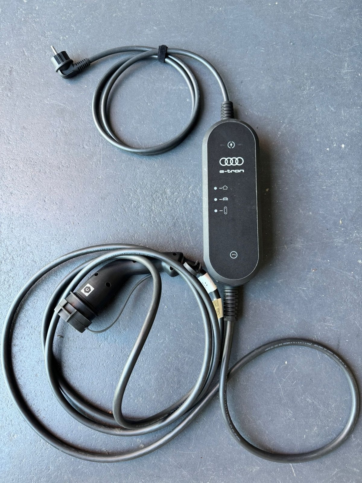 Originele Audi laadkabel / mobiele lader tyoe 2 / max 11kw, Ophalen of Verzenden, Zo goed als nieuw, Laadkabel