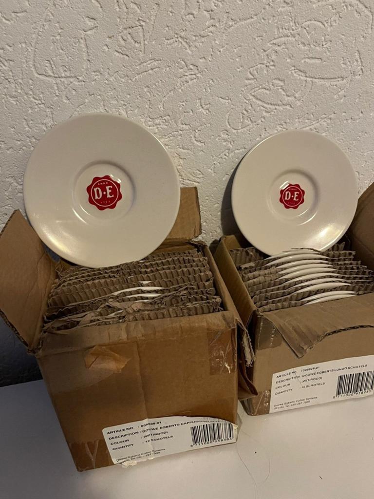 Nieuwe Douwe Egberts schoteltjes (cappuccino/lungo), Keramiek, Nieuw, Ophalen of Verzenden, Effen