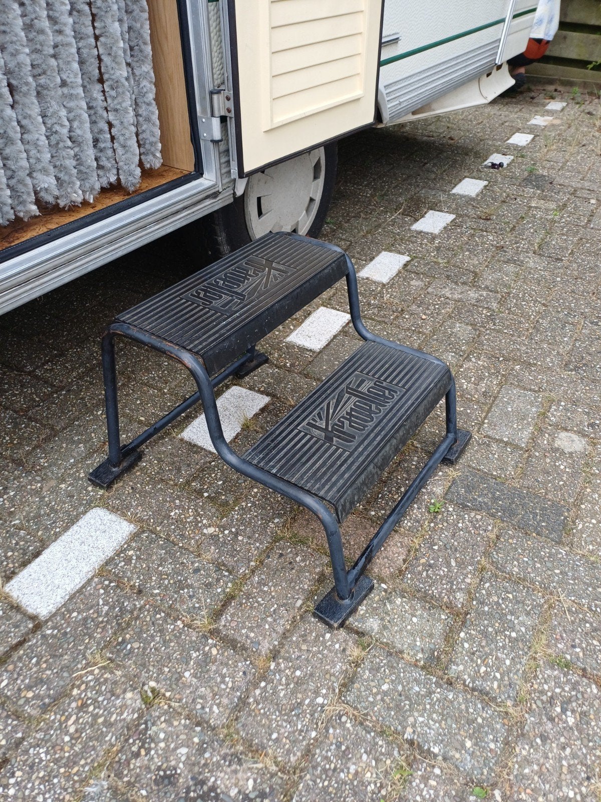 Stevige 2-treeds opstap voor caravan of camper, Ophalen, Gebruikt