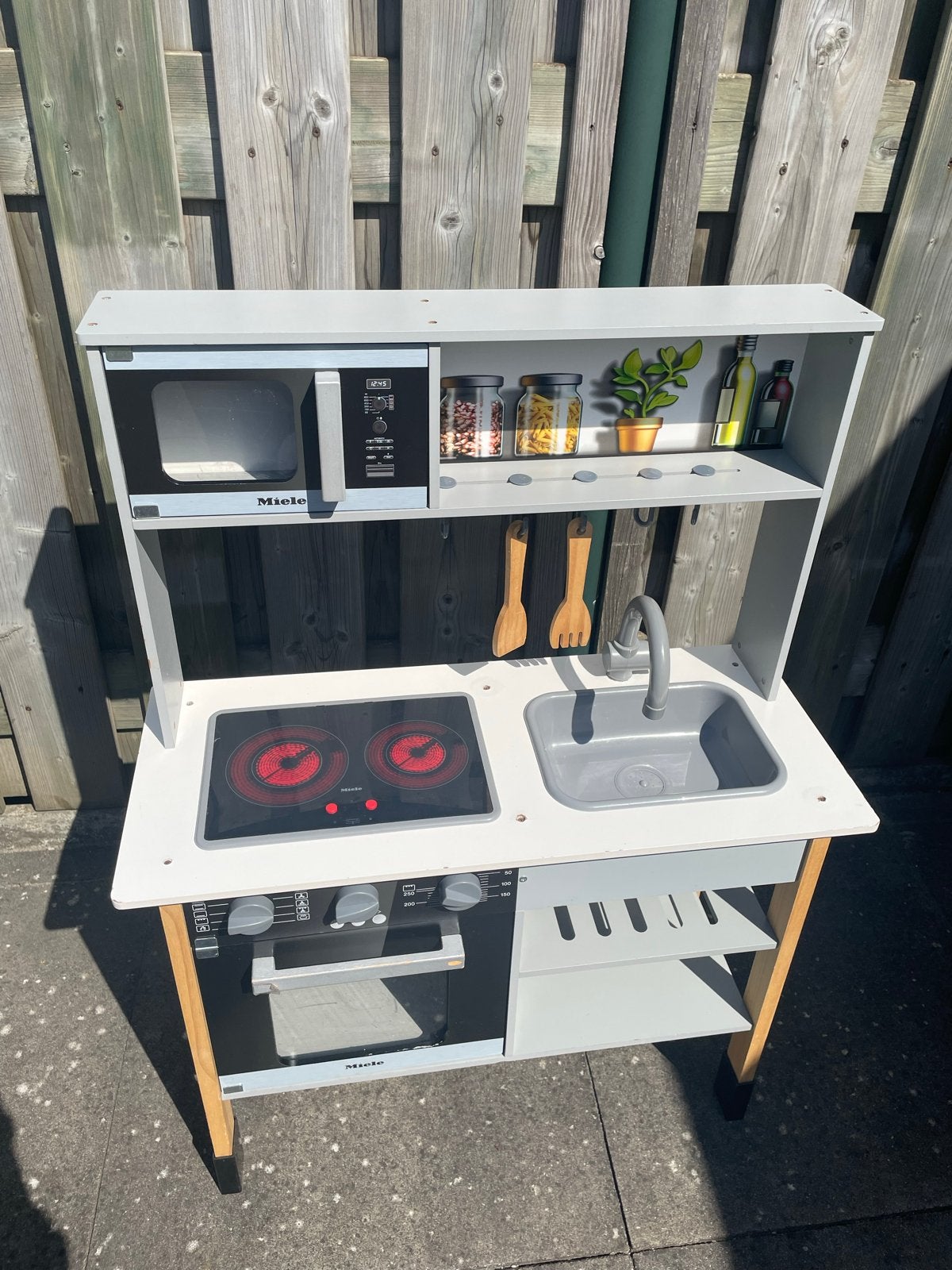 Miele Houten Speelkeuken met Oven en Magnetron, Kinderen en Baby's, Speelgoed | Speelkeukens, Ophalen, Gebruikt, Hout, Speelkeuken