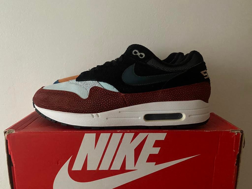 Nike Air Max 1 xDe’Aaron Fox Swipa 44,5, Kleding | Heren, Schoenen, Ophalen of Verzenden, Gedragen