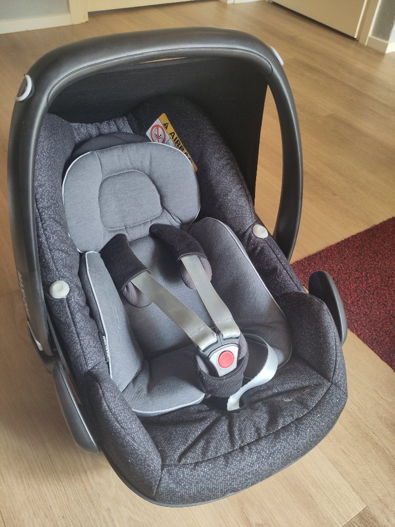 Maxicosi Pebble autostoel met onderstel, Ophalen, Autogordel, Zo goed als nieuw, 0 t/m 13 kg