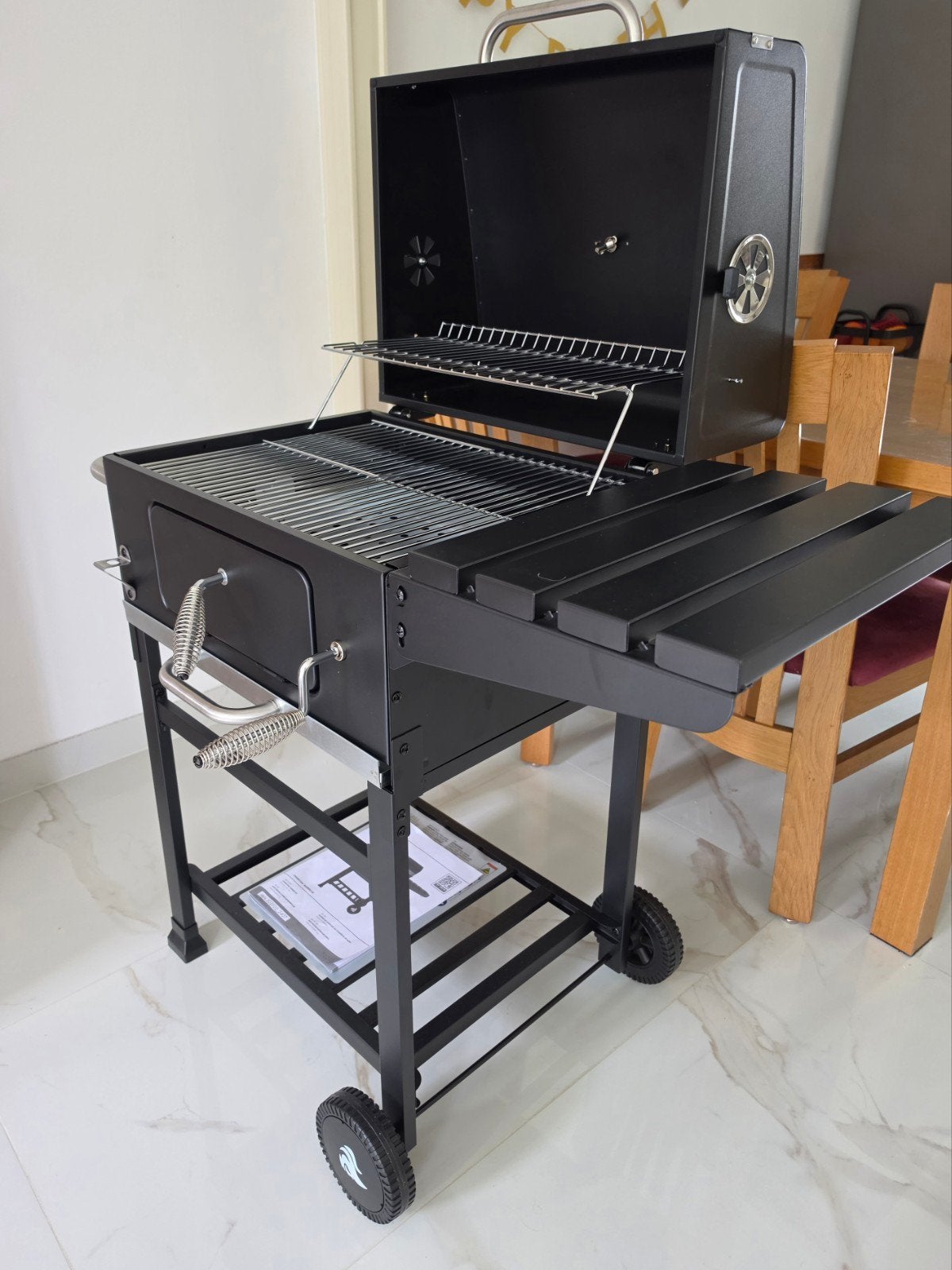 Nieuwe Houtskoolbarbecue met Thermometer en Zijtafel, Ophalen, Nieuw, Grill Meister
