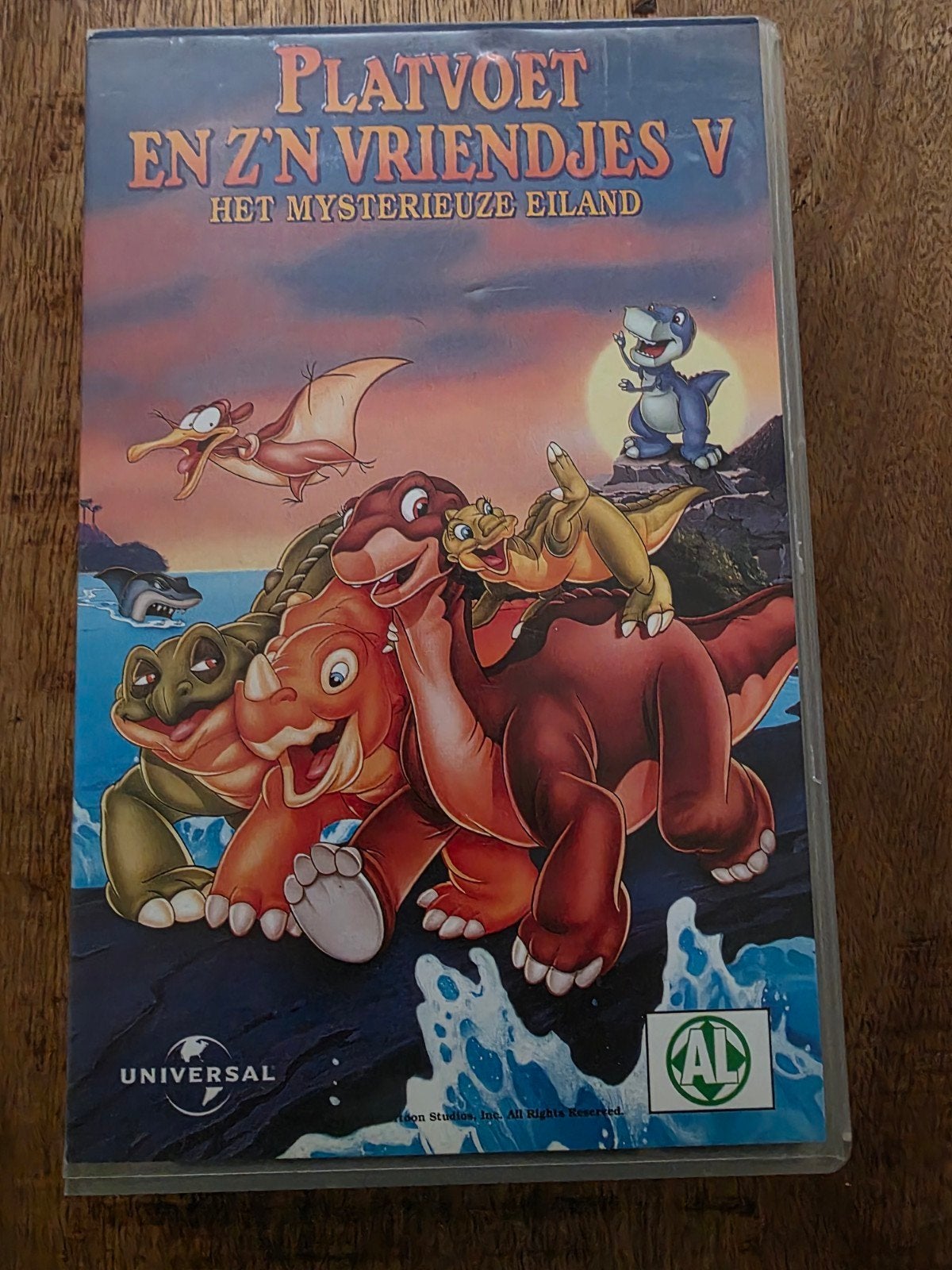 Platvoet en zijn Vriendjes V: Het Mysterieuze Eiland (VHS), Cd's en Dvd's, Alle leeftijden, Ophalen of Verzenden, Gebruikt, Actie en Avontuur