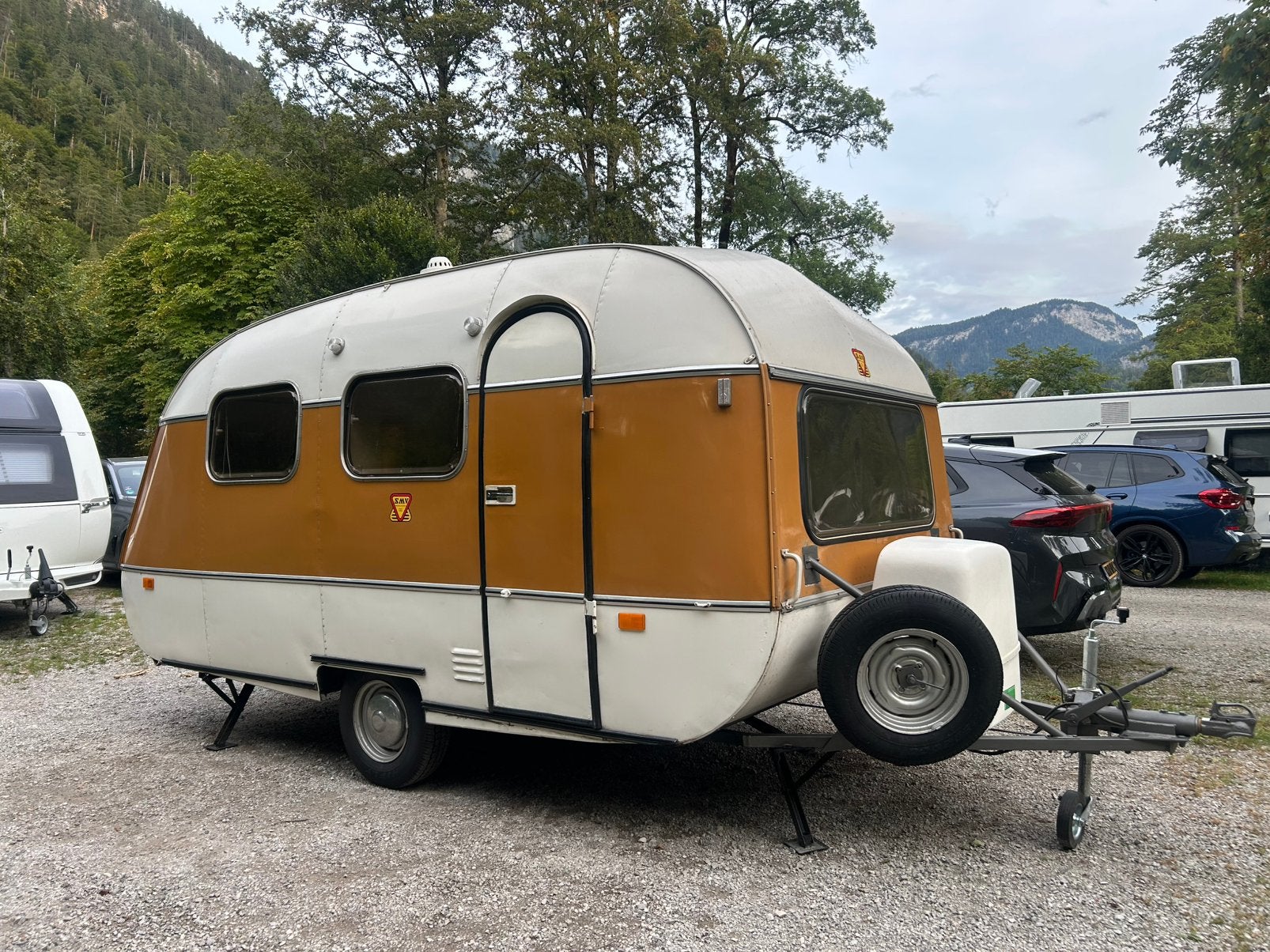 Smv 420 - oldtimer caravan 1977, Caravans en Kamperen, Overige merken, Koelkast, Dwarsbed, Treinzit