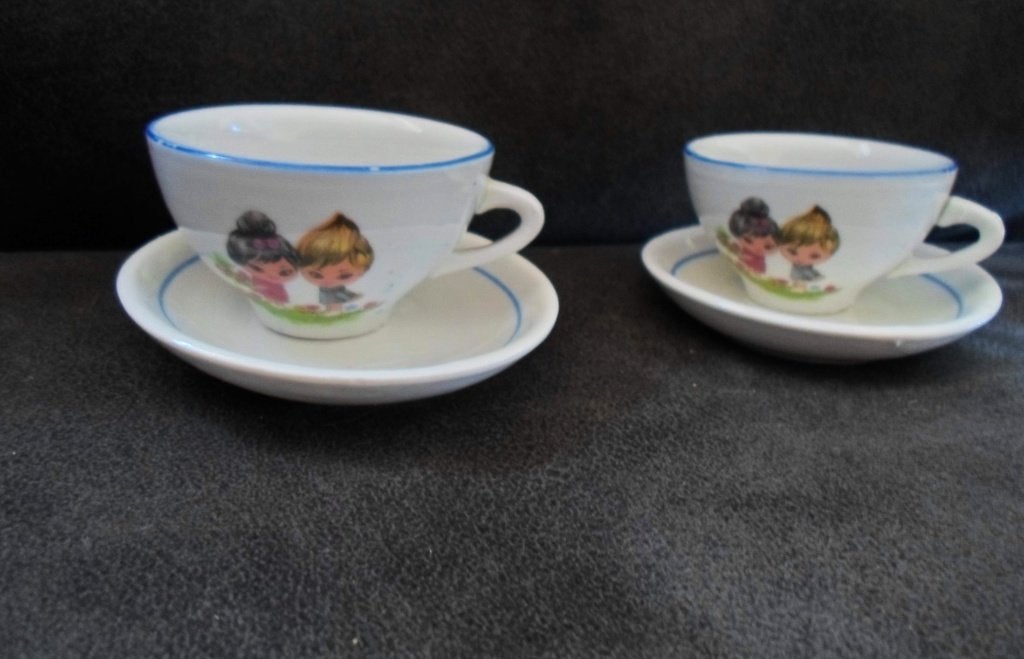 2 oude porseleinen kop en schotel. Jaren '50. Kinderservies., Ophalen of Verzenden, Gebruikt