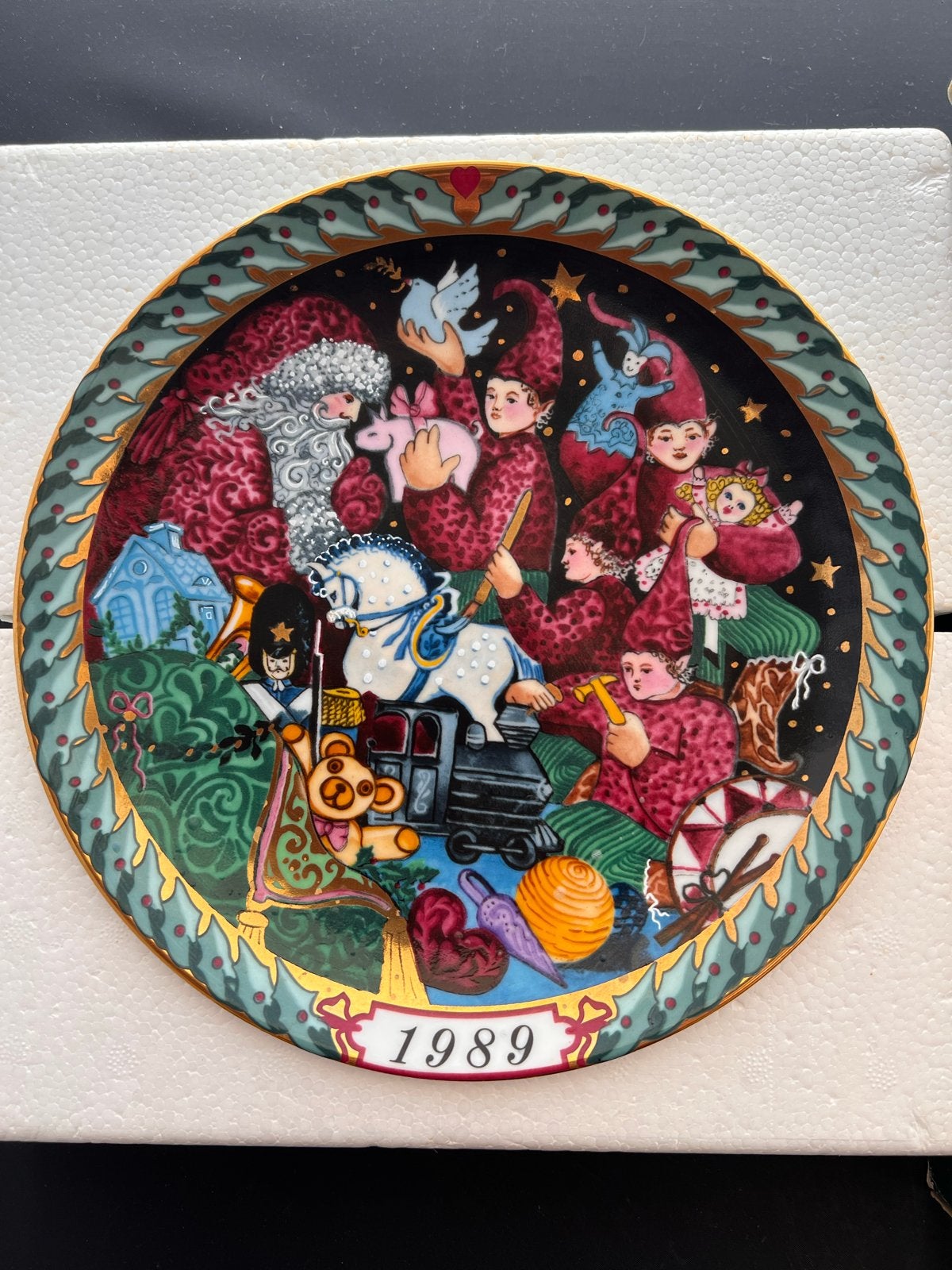 Bing & Grøndahl Kerstbord 1989 - Santa's Workshop, Ophalen