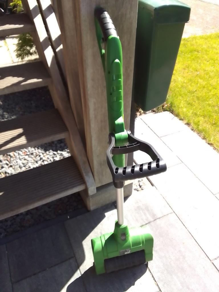 Garden Touch elektrische schoonmaakborstel, Tuin en Terras, Hand-tuingereedschap, Ophalen, Zo goed als nieuw, Bezem