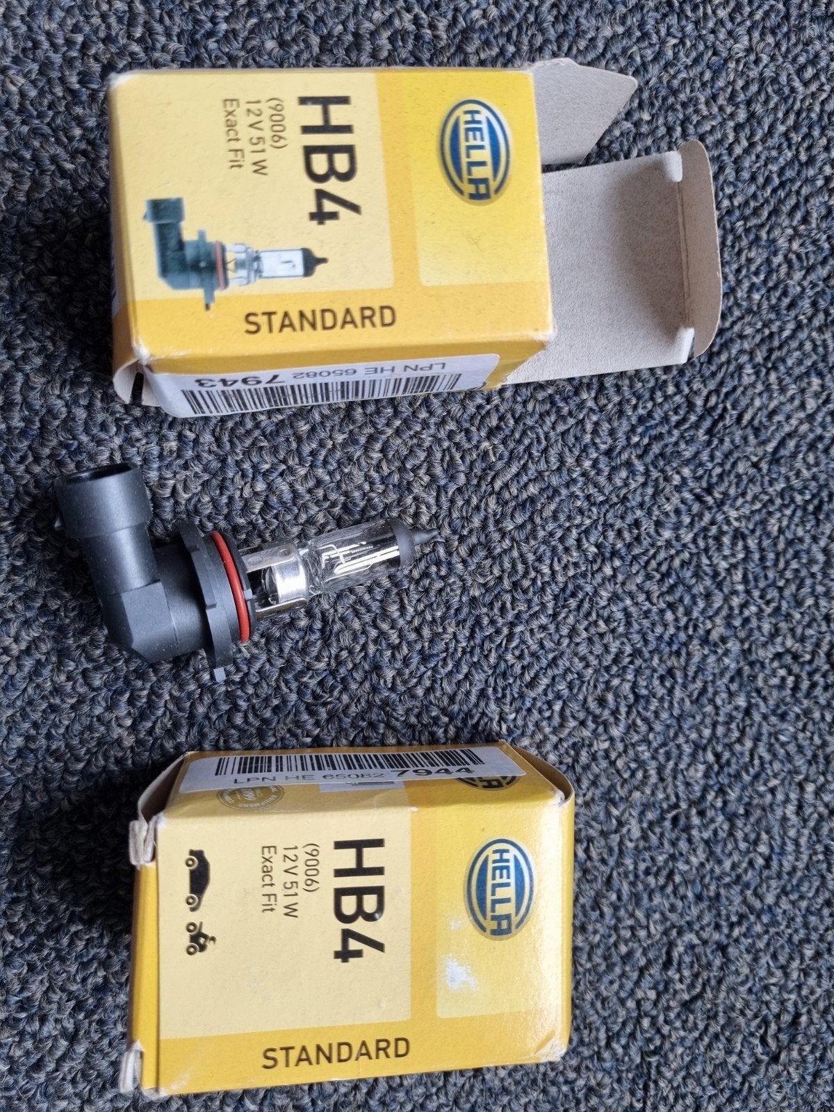 2 ongebruikte Hella HB4 (9006) 12V 51W lampen, Ophalen of Verzenden, Nieuw, Toyota