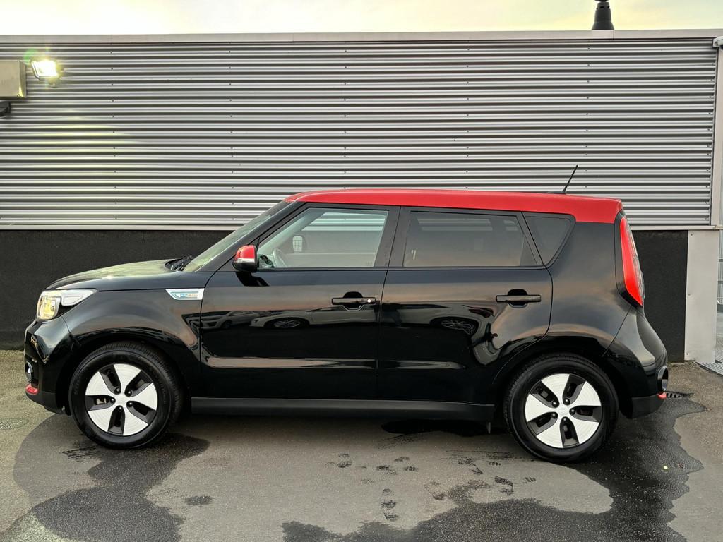 Kia Soul EV ExecutiveLine 27 kWh Navigatie, Stoelverwarming,, Auto's, Kia, Gebruikt, 1465 kg, Zwart, Soul