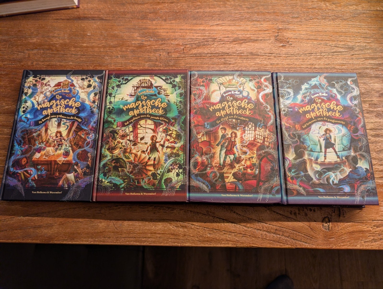 De Magische Apotheek - Complete Serie (4 Boeken), Boeken, Ophalen of Verzenden, Zo goed als nieuw