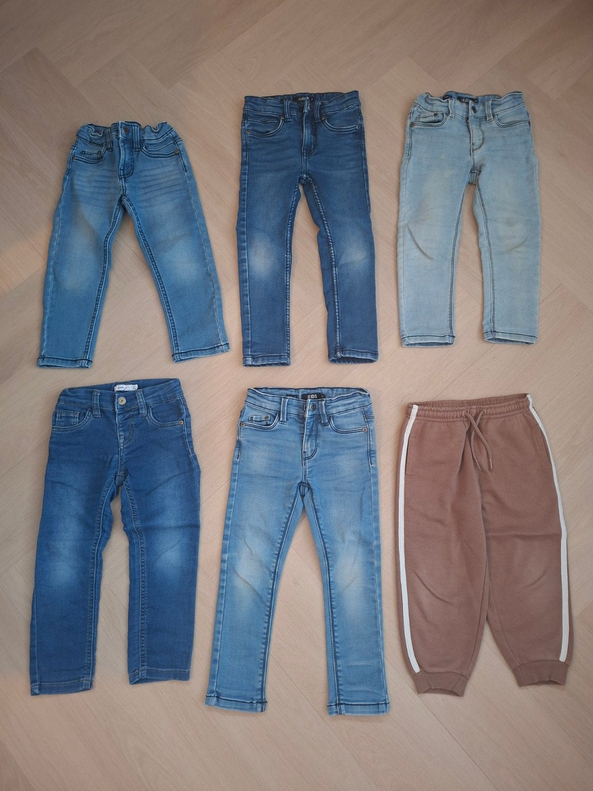 5 Jeans en 1 joggingbroek maat 104, Kinderen en Baby's, Ophalen of Verzenden, Gebruikt, Maat 104