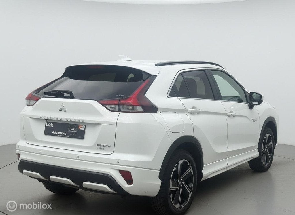 Mitsubishi Eclipse Cross 2.4 PHEV Business Intense+ 360CAM|A, Auto's, Mitsubishi, Automaat, Zwart, 4 cilinders, Wit